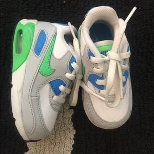 Kid Nike airmaxes. Size 4.5
